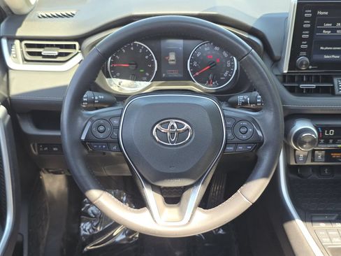 Used 2021 Toyota RAV4 XLE Premium AWD/4WD image 21