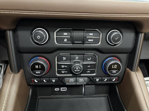 Used 2024 Chevrolet Tahoe High Country image 24