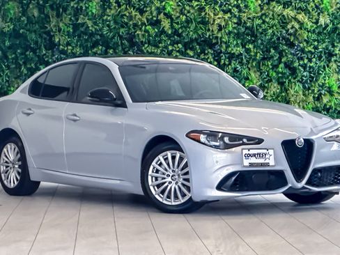 Used 2024 Alfa Romeo Giulia Sprint AWD/4WD image 2