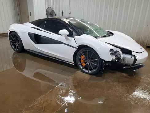 Used 2018 McLaren 570S Spider RWD image 25