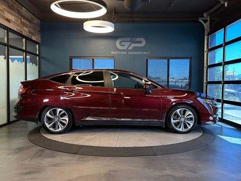 Used 2018 Honda Clarity Touring image 2