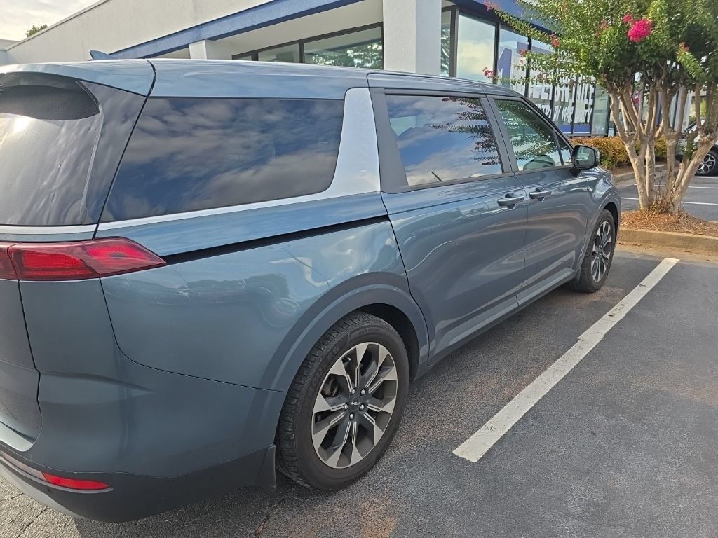 Used 2022 Kia Carnival EX FWD image 3