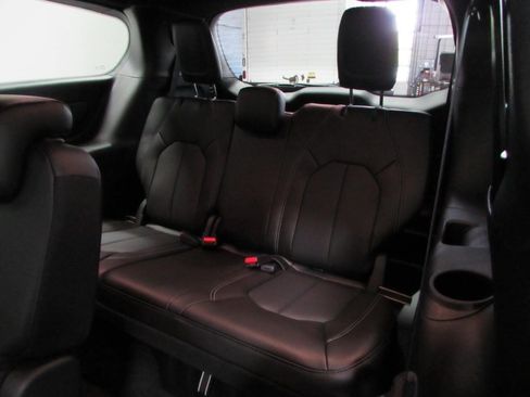 New 2027 Chrysler Pacifica Select FWD image 15