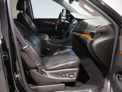 Used 2017 Cadillac Escalade Luxury AWD/4WD image 22