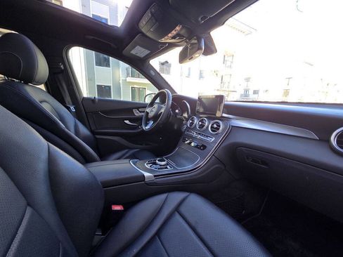 Used 2018 Mercedes-Benz GLC 300 w/ Premium Package image 38