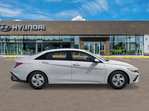 New 2026 Hyundai Elantra SE FWD image 7