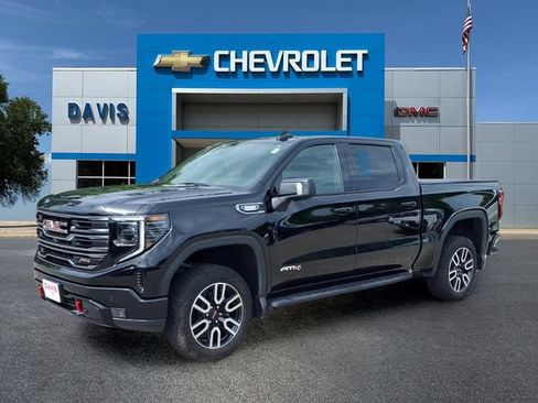 Used 2025 GMC Sierra 1500 AT4 w/ AT4 Premium Package AWD/4WD image 7