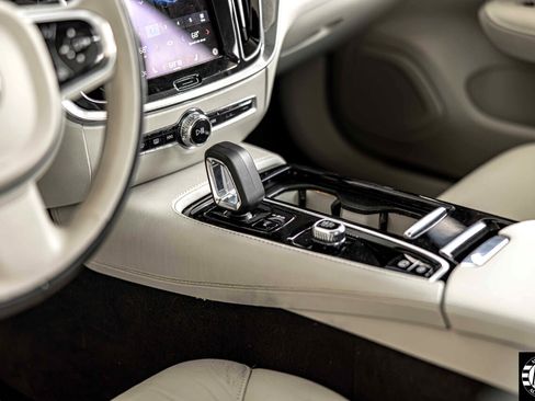 Used 2023 Volvo S60 T8 Plus image 21