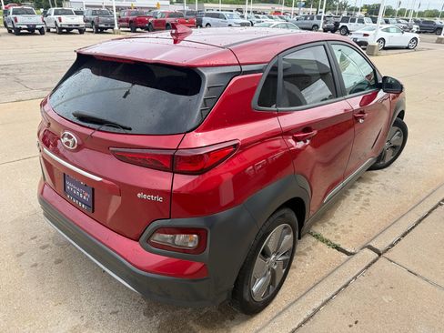 Used 2021 Hyundai Kona Limited w/ Cargo Package FWD image 6