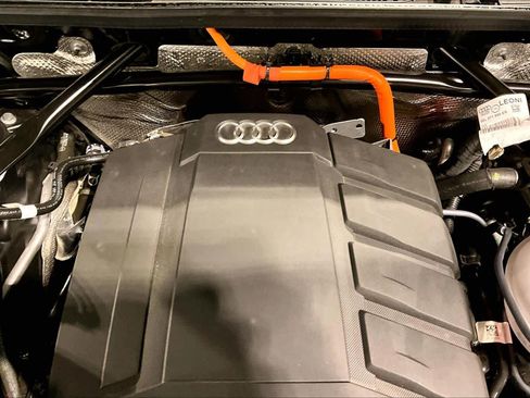 Used 2021 Audi Q5 e Prestige w/ Prestige Package image 32