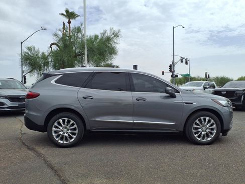Used 2021 Buick Enclave Premium w/ Sun and Sites Package AWD/4WD image 4