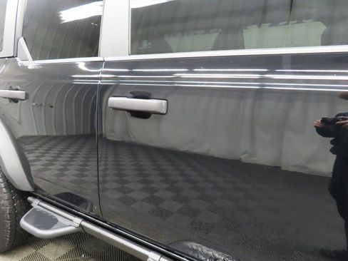 Used 2021 Ford Bronco Black Diamond image 24