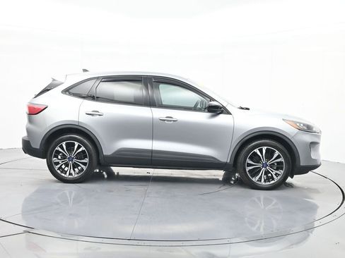 Used 2022 Ford Escape SE w/ SE Sport Appearance Package image 6