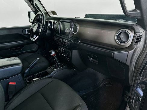 Used 2019 Jeep Wrangler Unlimited Sahara AWD/4WD image 31