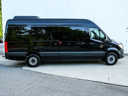 Used 2025 Mercedes-Benz Sprinter 2500 image 2