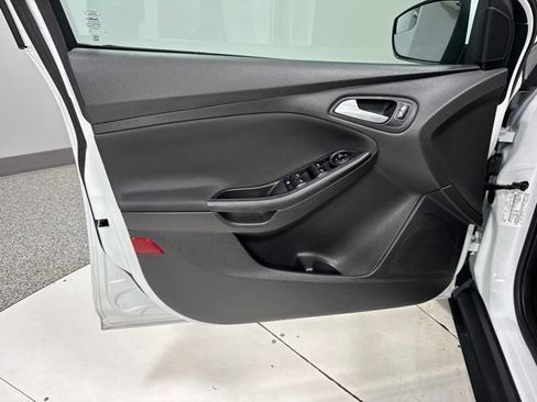 Used 2016 Ford Focus SE FWD image 8