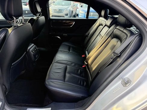 Used 2017 Lincoln Continental Select w/ Climate Package image 32