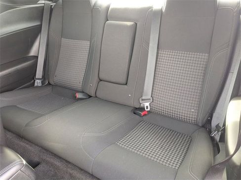 Used 2016 Dodge Challenger SXT image 29