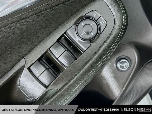 Used 2015 Nissan Rogue SV AWD/4WD image 17