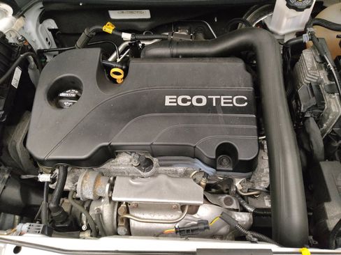 Used 2019 Chevrolet Equinox LS image 30