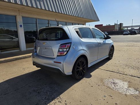 Used 2017 Chevrolet Sonic LT w/ Fun and Sun Package FWD image 8