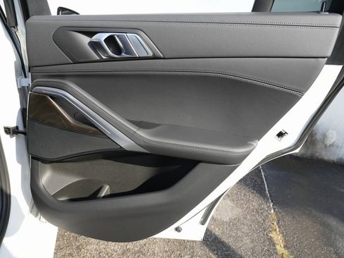 Used 2022 BMW X6 xDrive40i w/ M Sport Package image 40