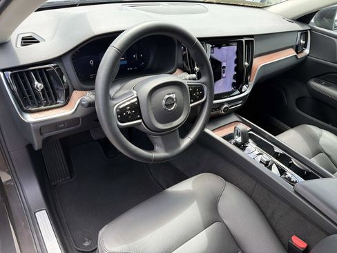 Certified 2025 Volvo V60 B5 Cross Country Plus AWD/4WD image 9
