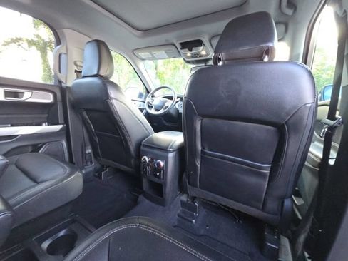 Used 2021 Ford Explorer Limited w/ Equipment Group 301A RWD image 19