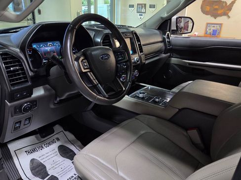 Used 2018 Ford Expedition Limited w/ Equipment Group 301A AWD/4WD image 16