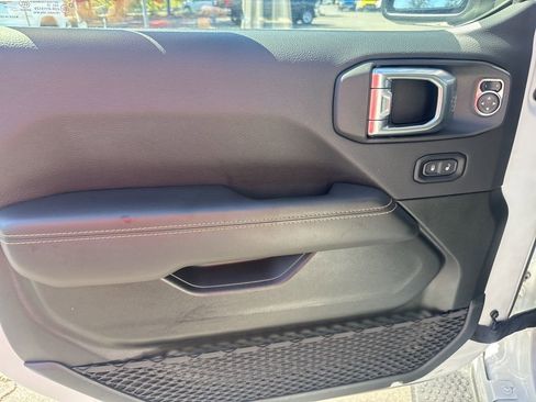 Certified 2025 Jeep Wrangler Unlimited Sahara image 14