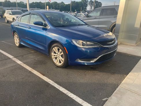 Used 2016 Chrysler 200 Limited image 2