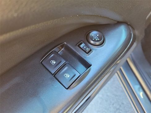 Used 2016 GMC Canyon SLE image 14