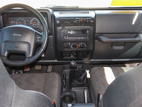 Used 2005 Jeep Wrangler X AWD/4WD image 10