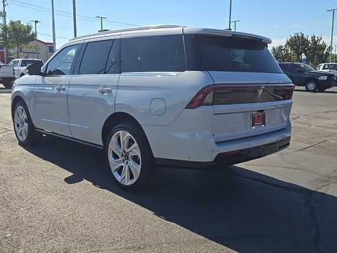Used 2025 Lincoln Navigator Reserve AWD/4WD image 5
