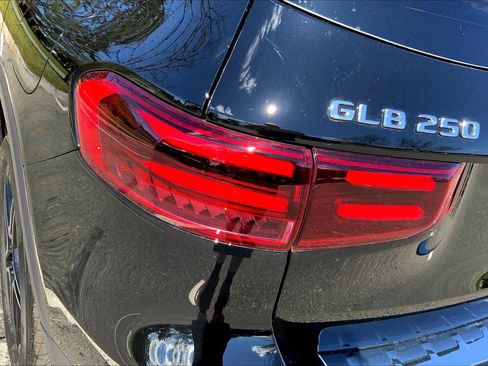New 2026 Mercedes-Benz GLB 250 4MATIC image 18