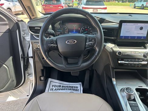 Used 2020 Ford Explorer XLT w/ Equipment Group 202A RWD image 15