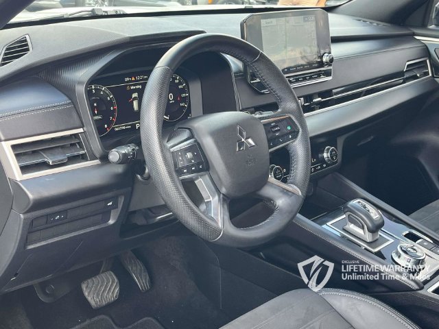 Used 2024 Mitsubishi Outlander SE Black Edition AWD/4WD image 14