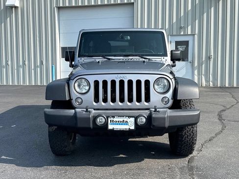 Used 2018 Jeep Wrangler Unlimited Sport S AWD/4WD image 2