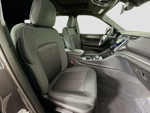 New 2025 Jeep Grand Cherokee L Laredo image 15