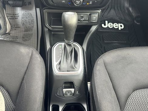 Used 2018 Jeep Renegade Altitude w/ UConnect 8.4 Nav Group image 18