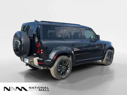 Used 2022 Land Rover Defender 110 X-Dynamic SE AWD/4WD image 5
