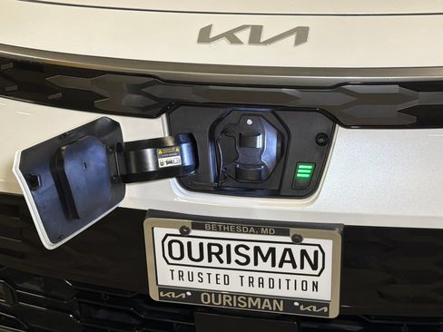 Certified 2023 Kia Niro Wave w/ Wave Preserve Package FWD image 10