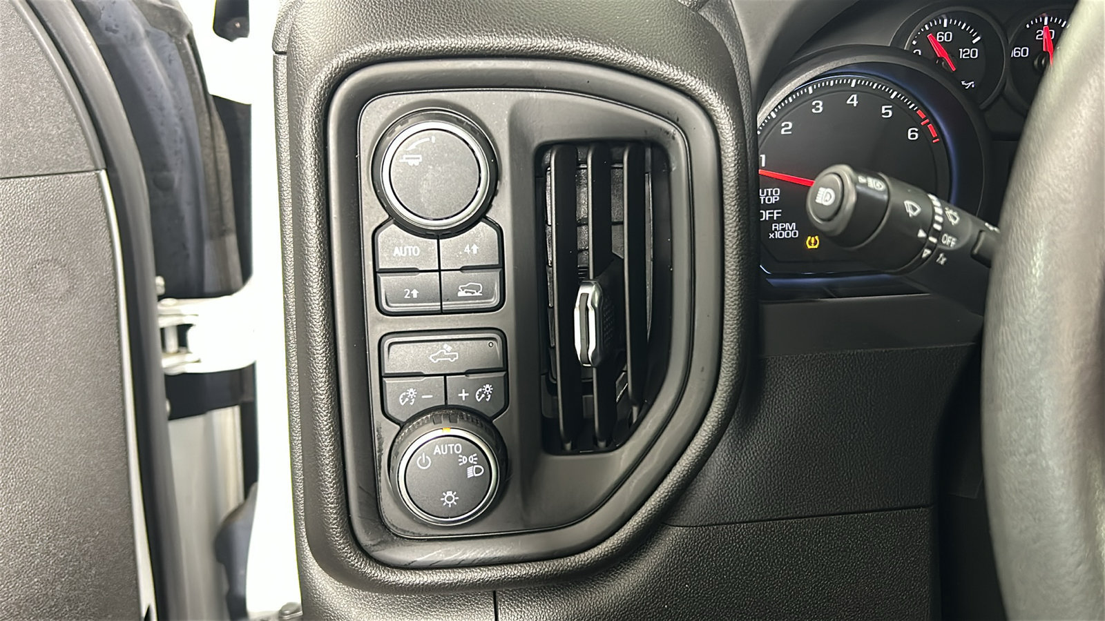 Used 2023 Chevrolet Silverado 1500 Custom AWD/4WD image 22