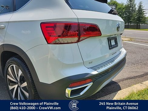 Certified 2023 Volkswagen Taos SE w/ Panoramic Sunroof Package AWD/4WD image 27
