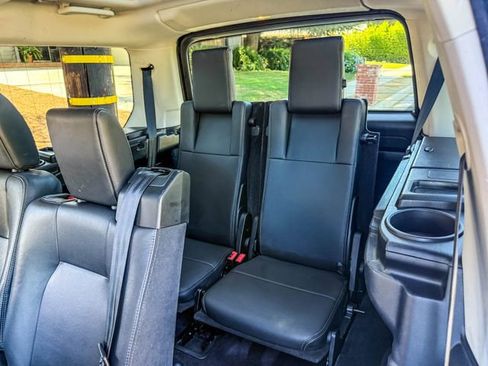 Used 2016 Land Rover LR4 HSE image 10