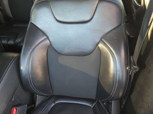 Used 2020 Jeep Cherokee Latitude Plus image 21