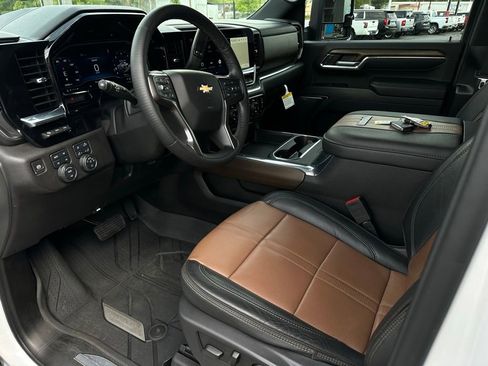 Used 2024 Chevrolet Silverado 2500 High Country w/ High Country Premium Package AWD/4WD image 10