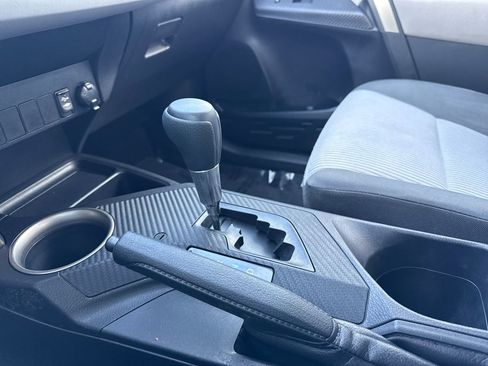 Used 2015 Toyota RAV4 LE image 21