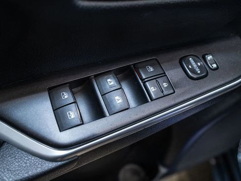 Used 2017 Toyota Camry SE w/ Moonroof Package image 19