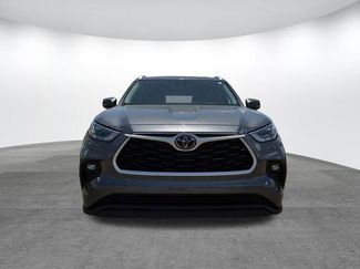 Used 2023 Toyota Highlander XLE FWD video 2